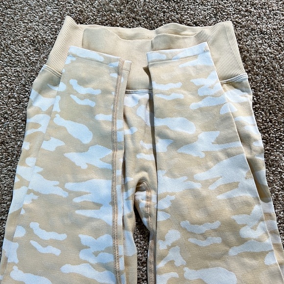 VS Pink Sport High-Waisted Camo Seamless Leggings - Picture 5 of 7